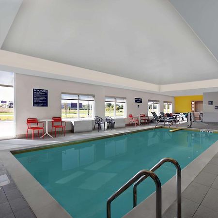 Tru By Hilton Stoughton Hotel Exterior photo