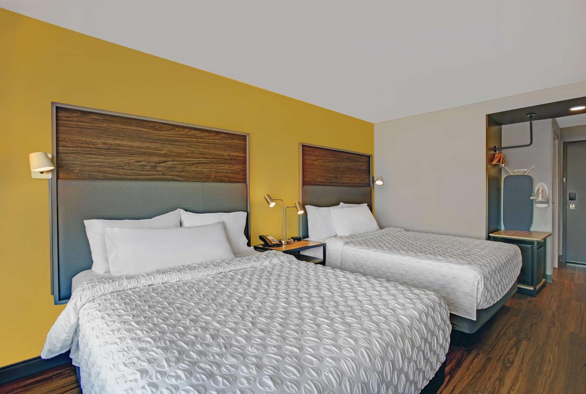 Tru By Hilton Stoughton Hotel Exterior photo