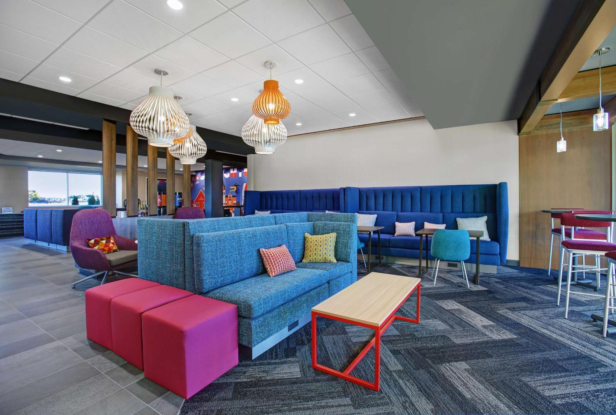 Tru By Hilton Stoughton Hotel Exterior photo