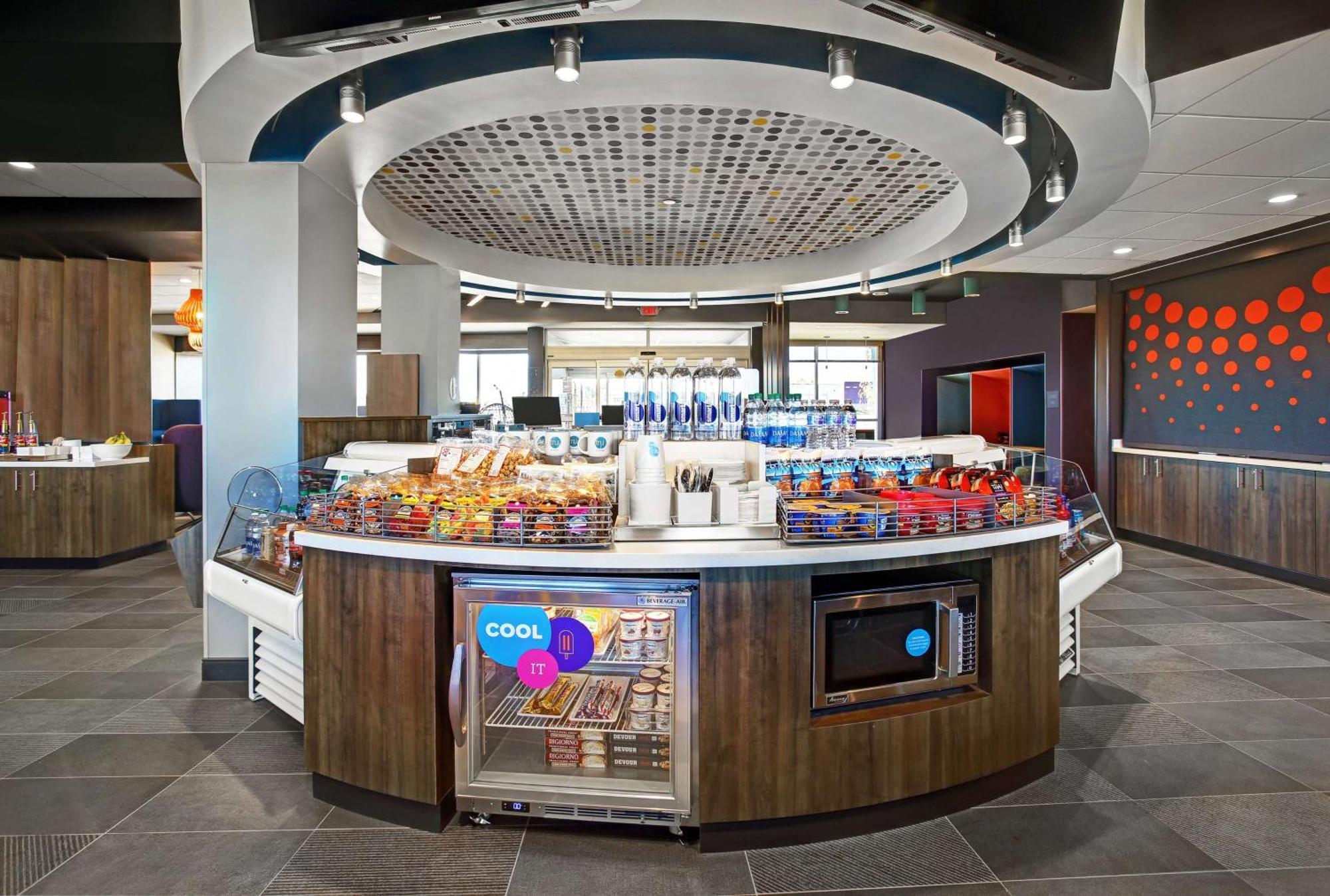 Tru By Hilton Stoughton Hotel Exterior photo